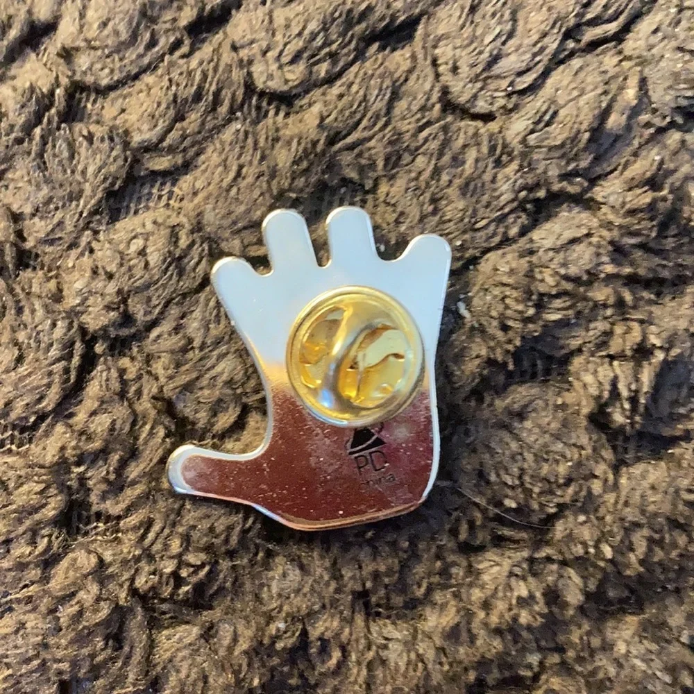 Hand tac pin